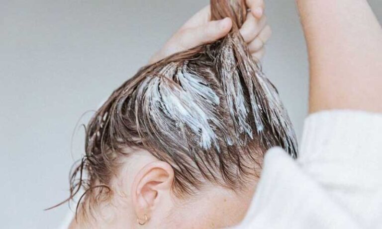 Tẩy tế bào chết da đầu là gì?