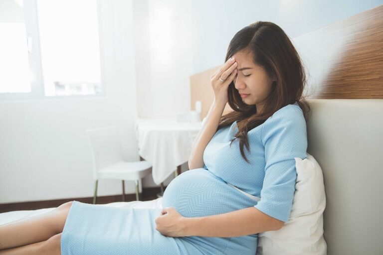 Bầu dùng dầu gội trị gàu được không?